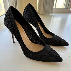 Vince camuto black pumps